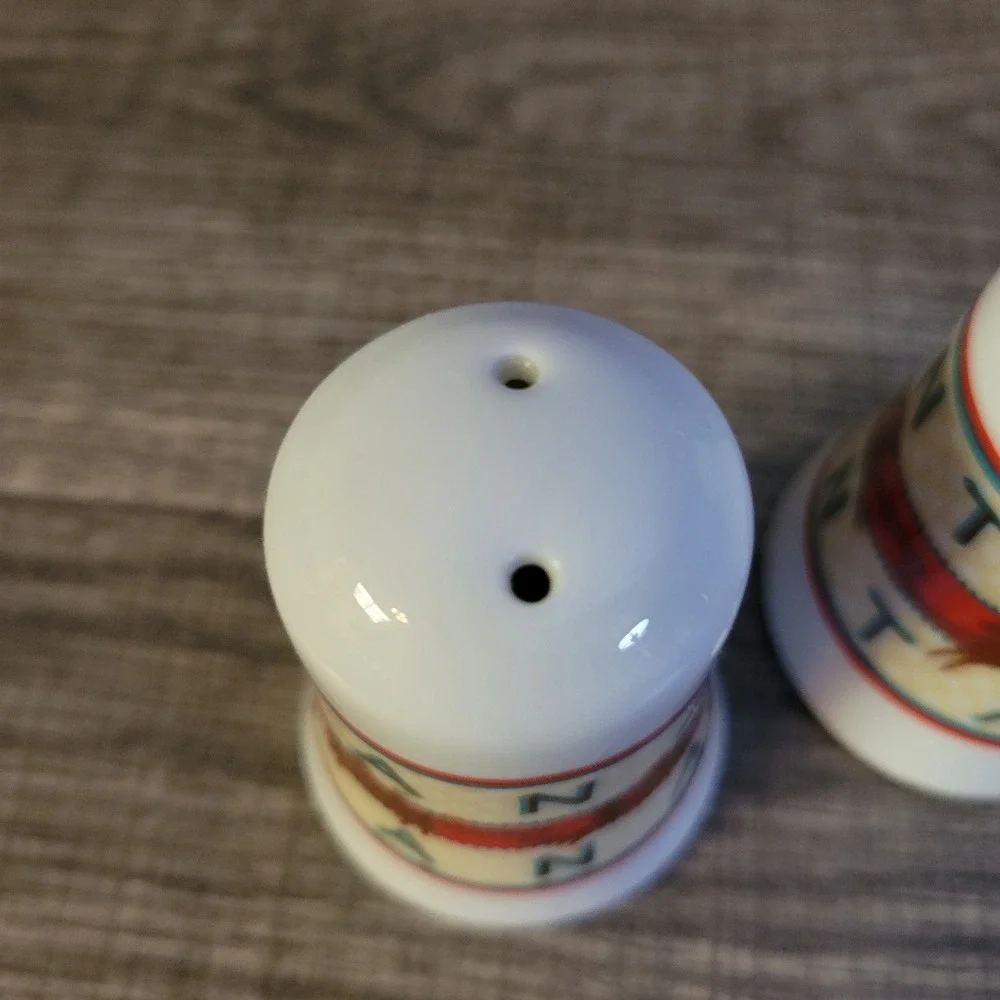Vintage Montana Souvenir Salt and Pepper Shakers Ceramic Cowboy‎ Western Decor